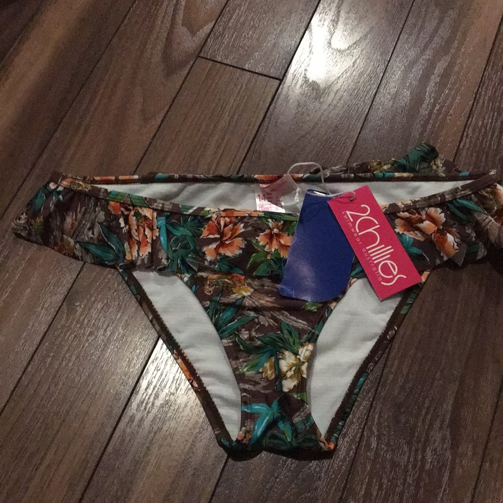 2CHILLIES St Barts Bottom Swimwear Size 10 US